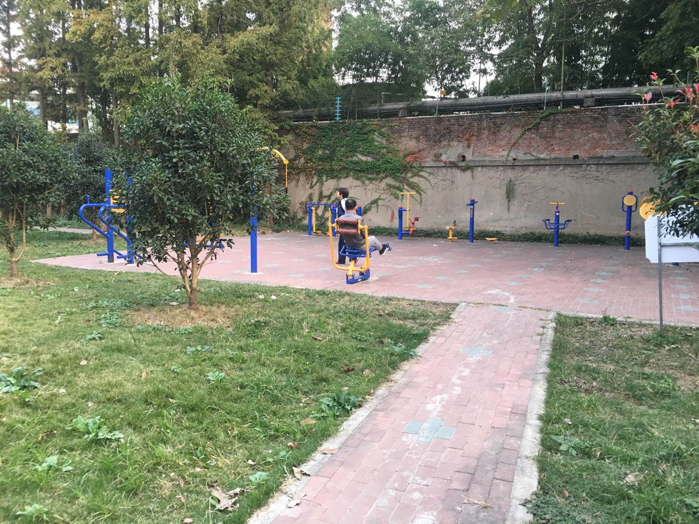 淞南八村居委小八村健身點