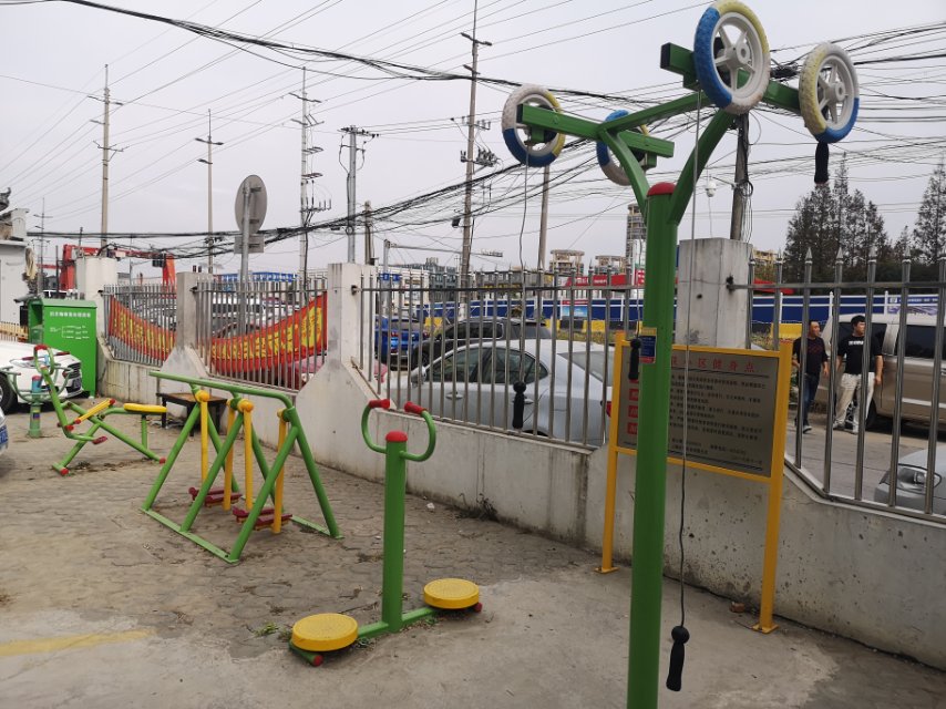 百聯小區(qū)健身點