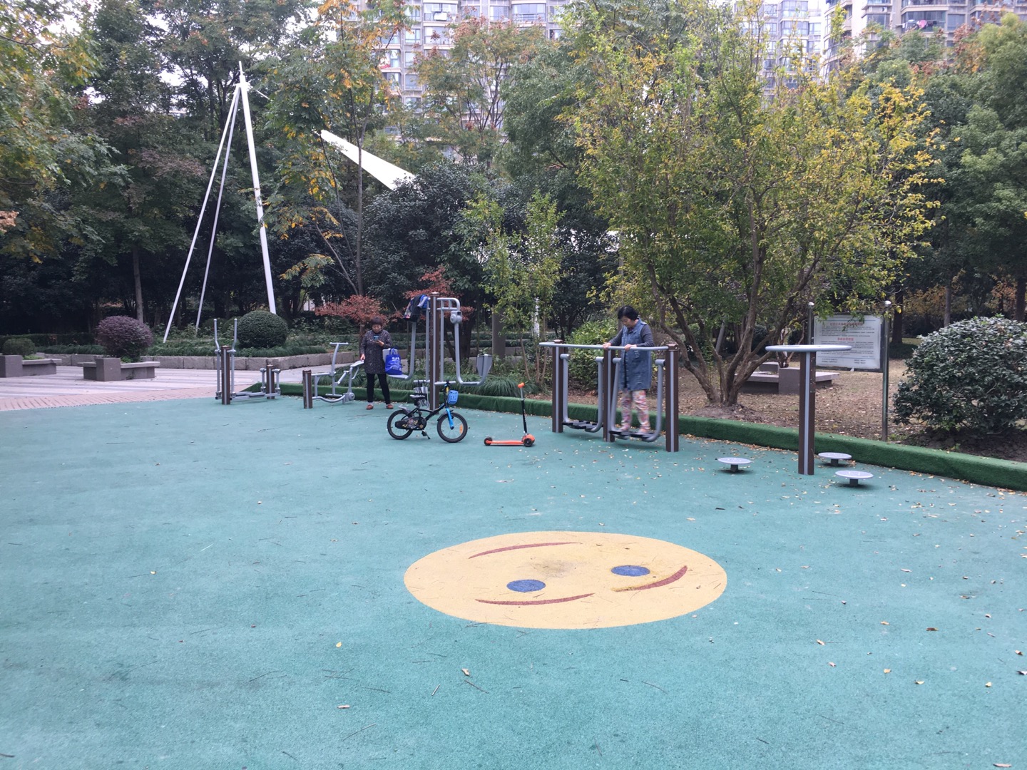 金誼河畔居委健身點1