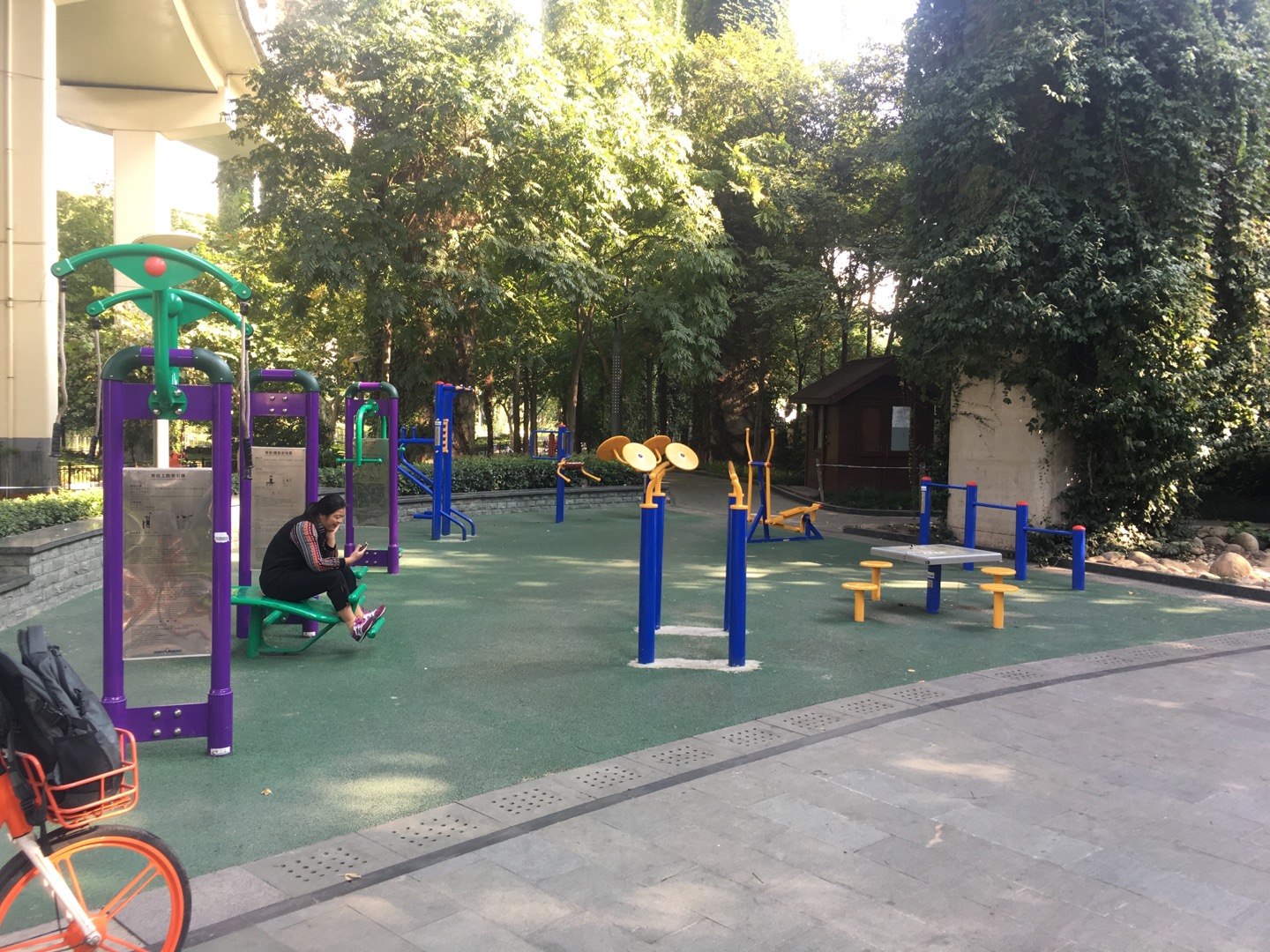 鐵二居委健身點(diǎn)