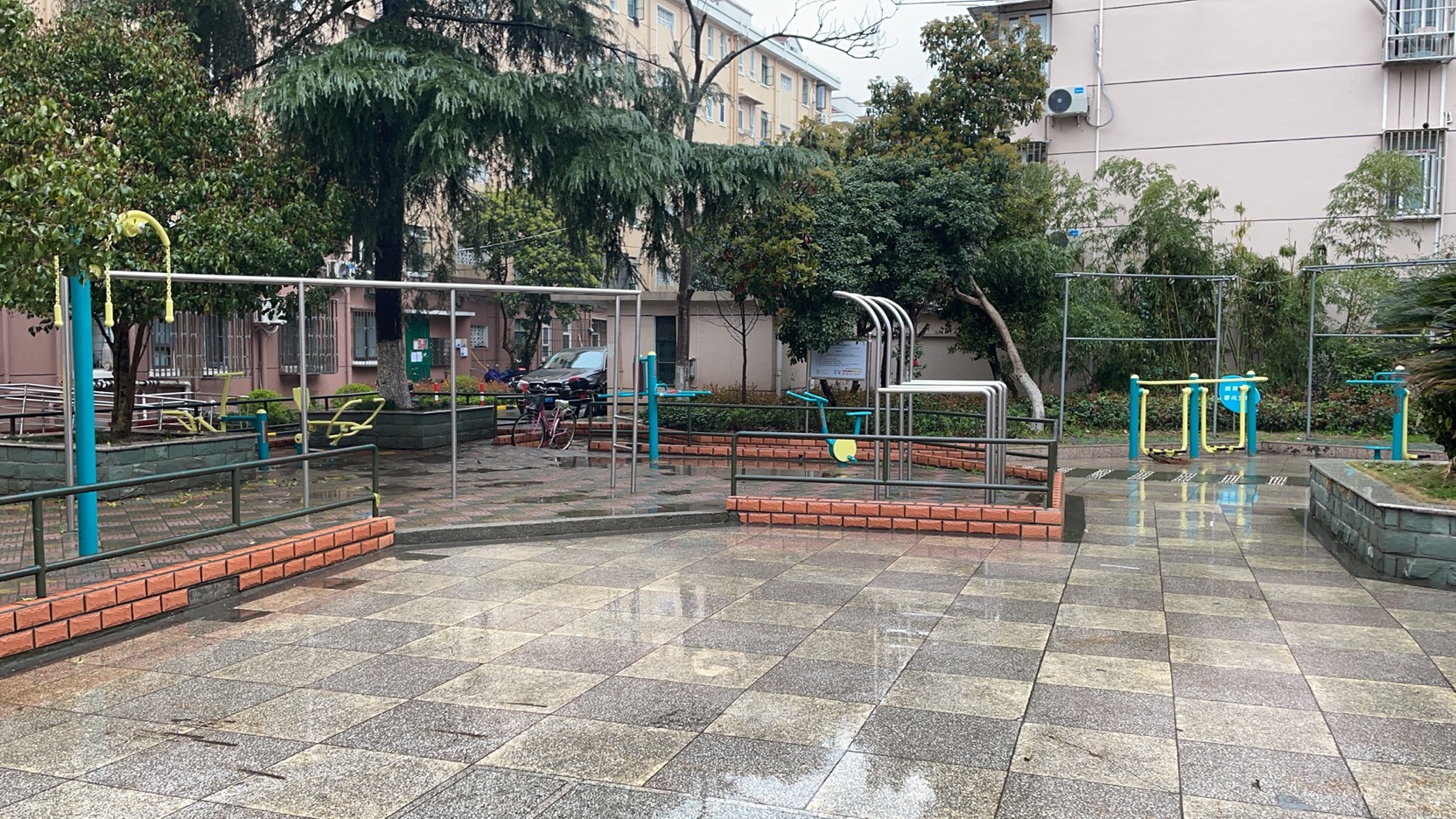 藍(lán)村居委市民益智健身點1