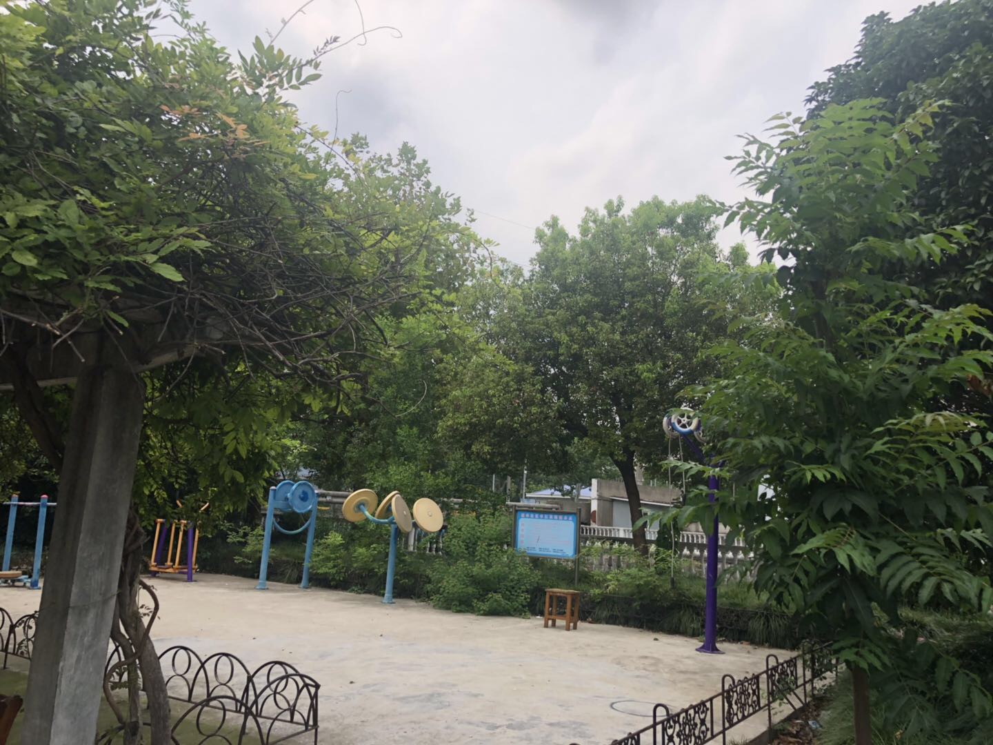 嘉華社區(qū)申江花苑健身點(diǎn)