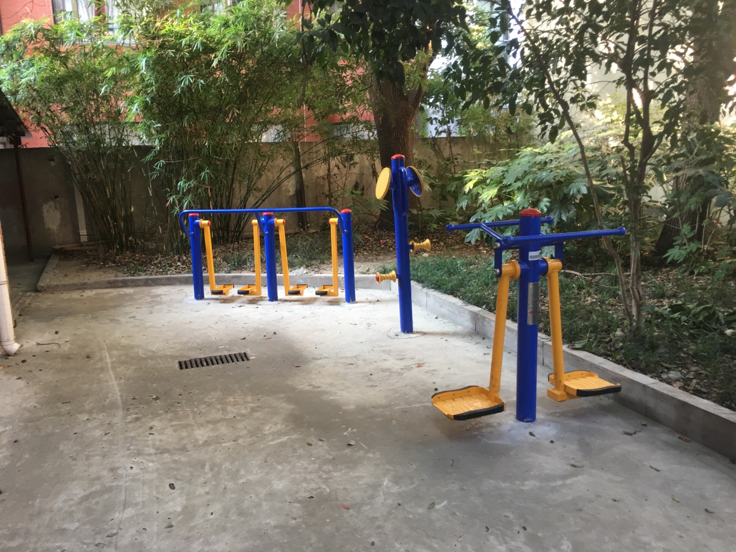 南京西路街道陜南居委健身點（襄陽北路47弄）