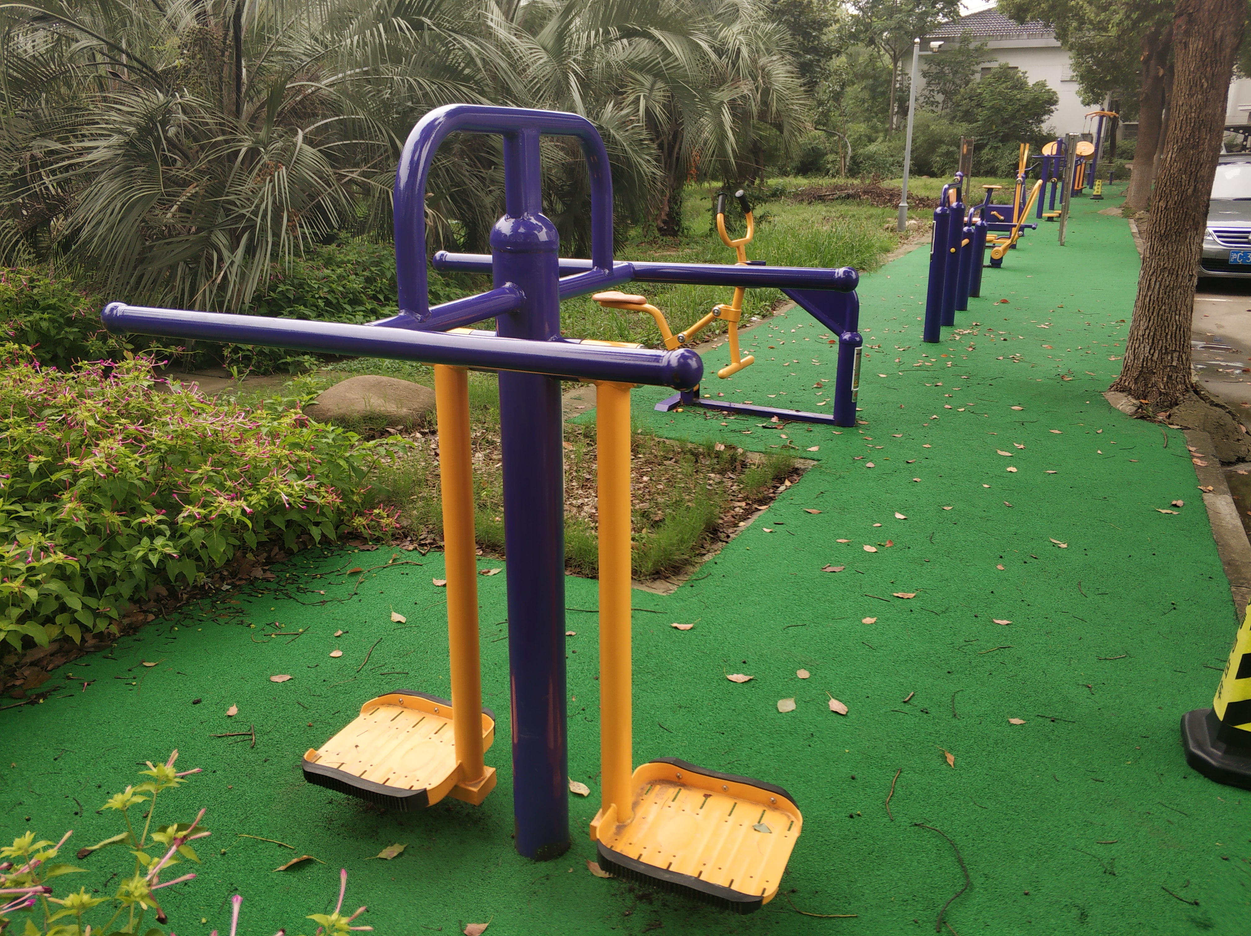 民佳社區(qū)河邊健身點