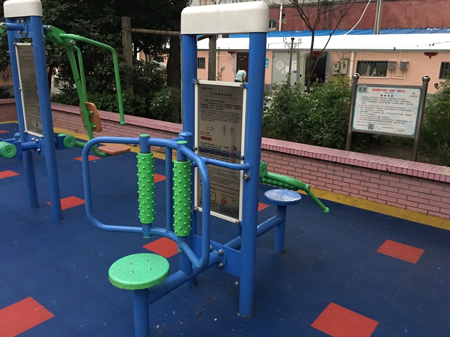 雙立柱腰背按摩器