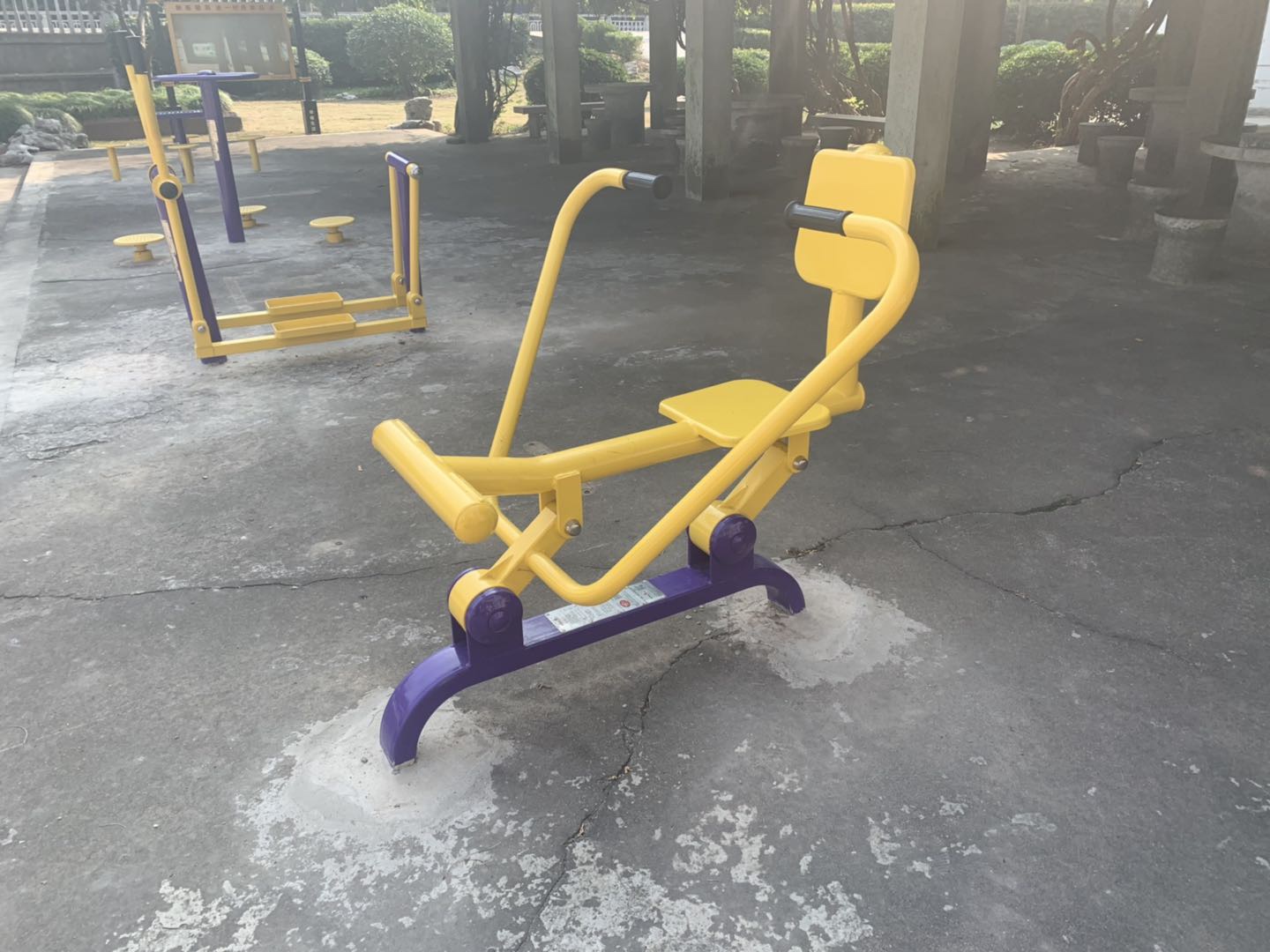 自重式平推訓(xùn)練器