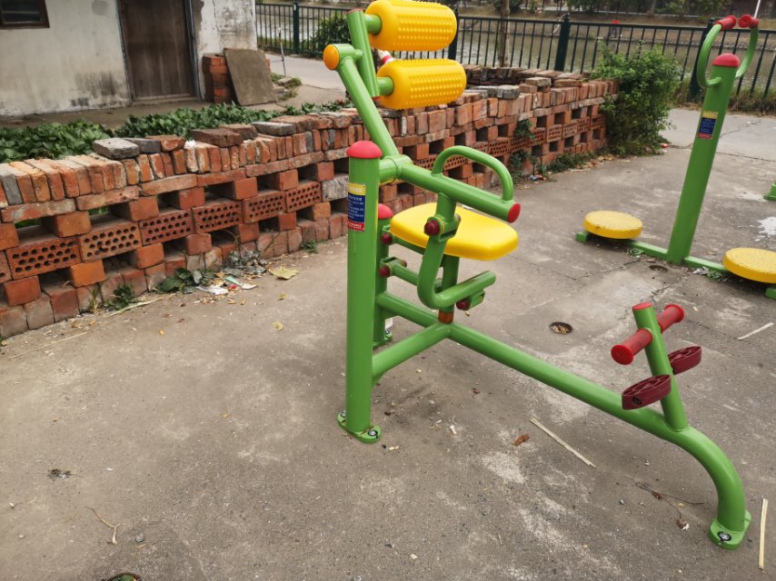 自重腹背鍛煉器