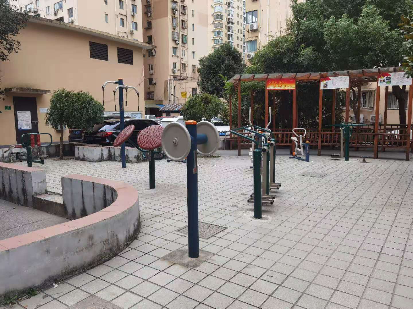 靜安區(qū)大寧路街道延峰居委健身點（延長中路561弄）