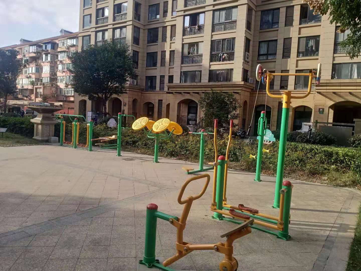 河南居委虹橋榮信苑健身點