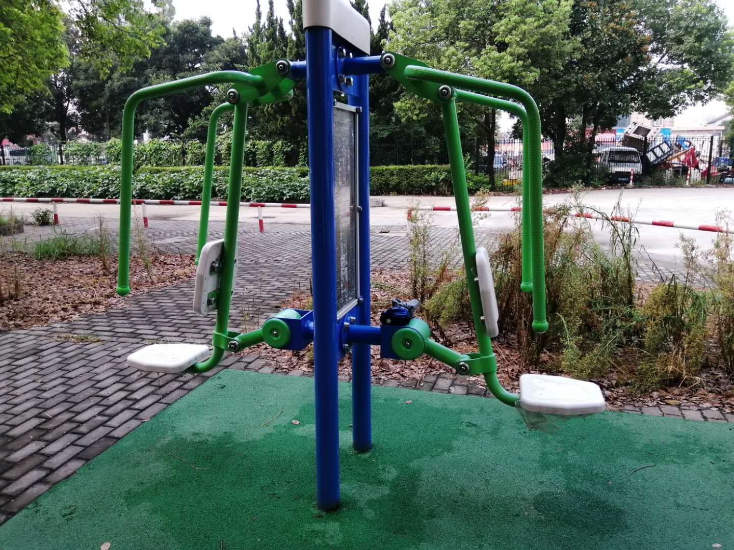 雙立柱推力訓(xùn)練器