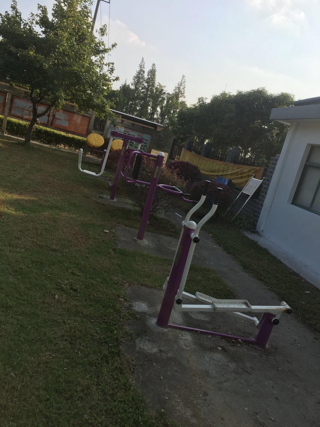 新建村村部健身點(diǎn)