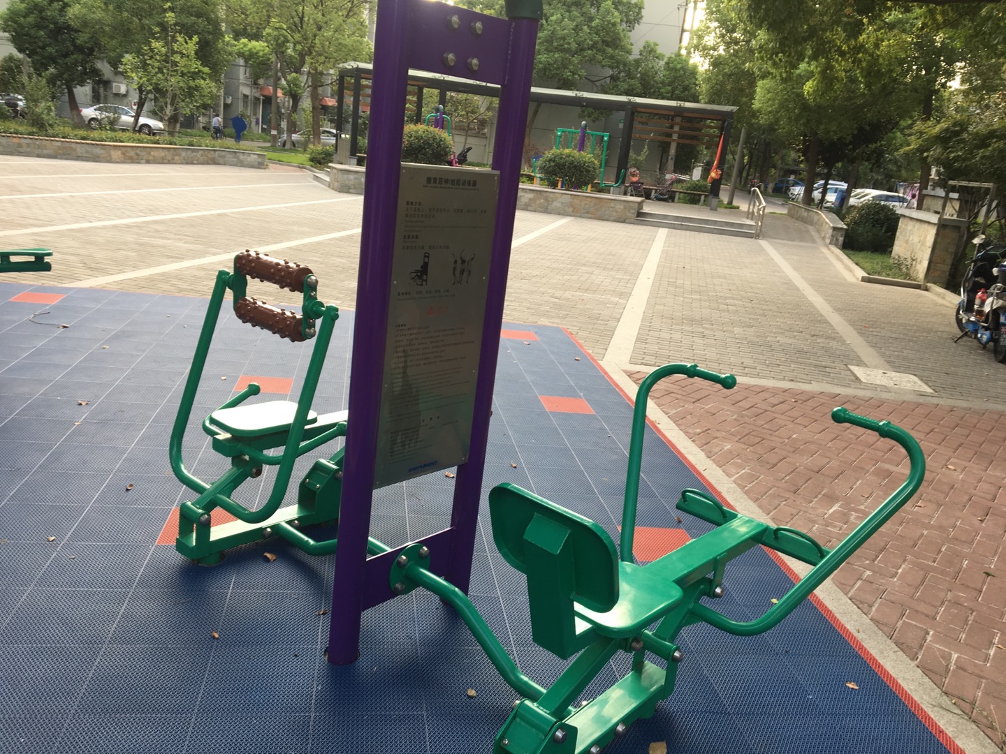 腹背屈伸/劃船訓(xùn)練器