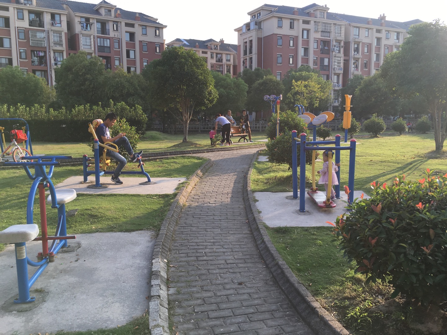 祥峰小區(qū)健身點