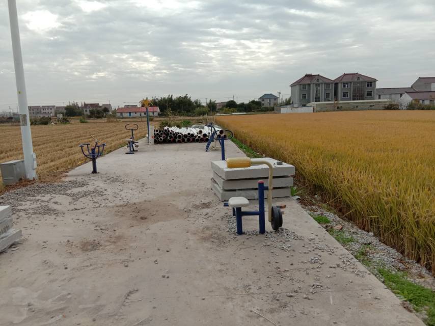 義泓村6組728號(hào)前健身路徑