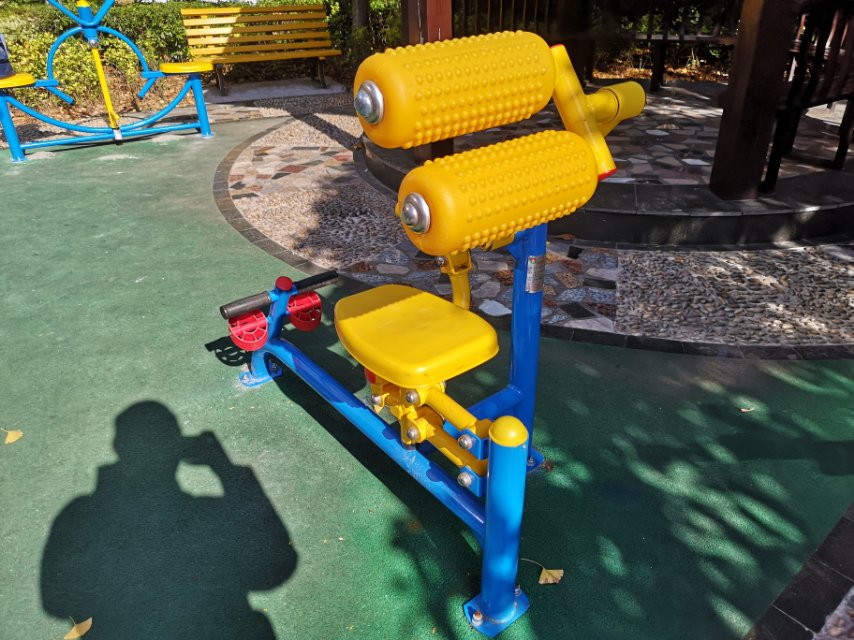 自重腰背鍛煉器