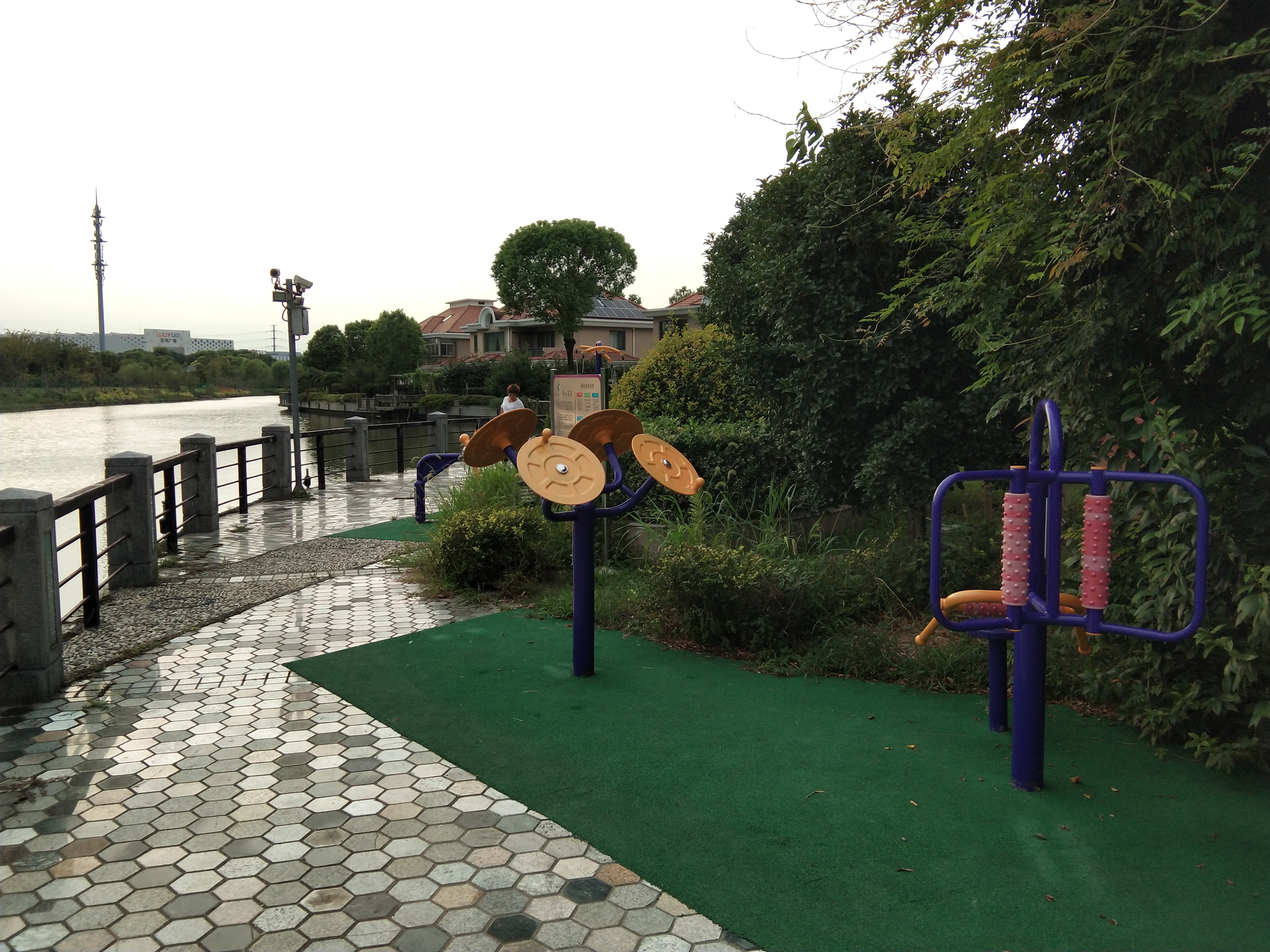 綠舟社區(qū)港俞路健身點(diǎn)（一）