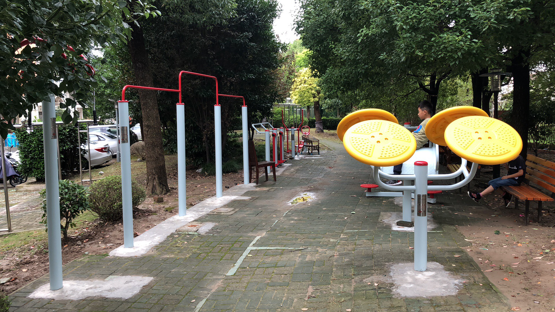 河?xùn)|居委健身點