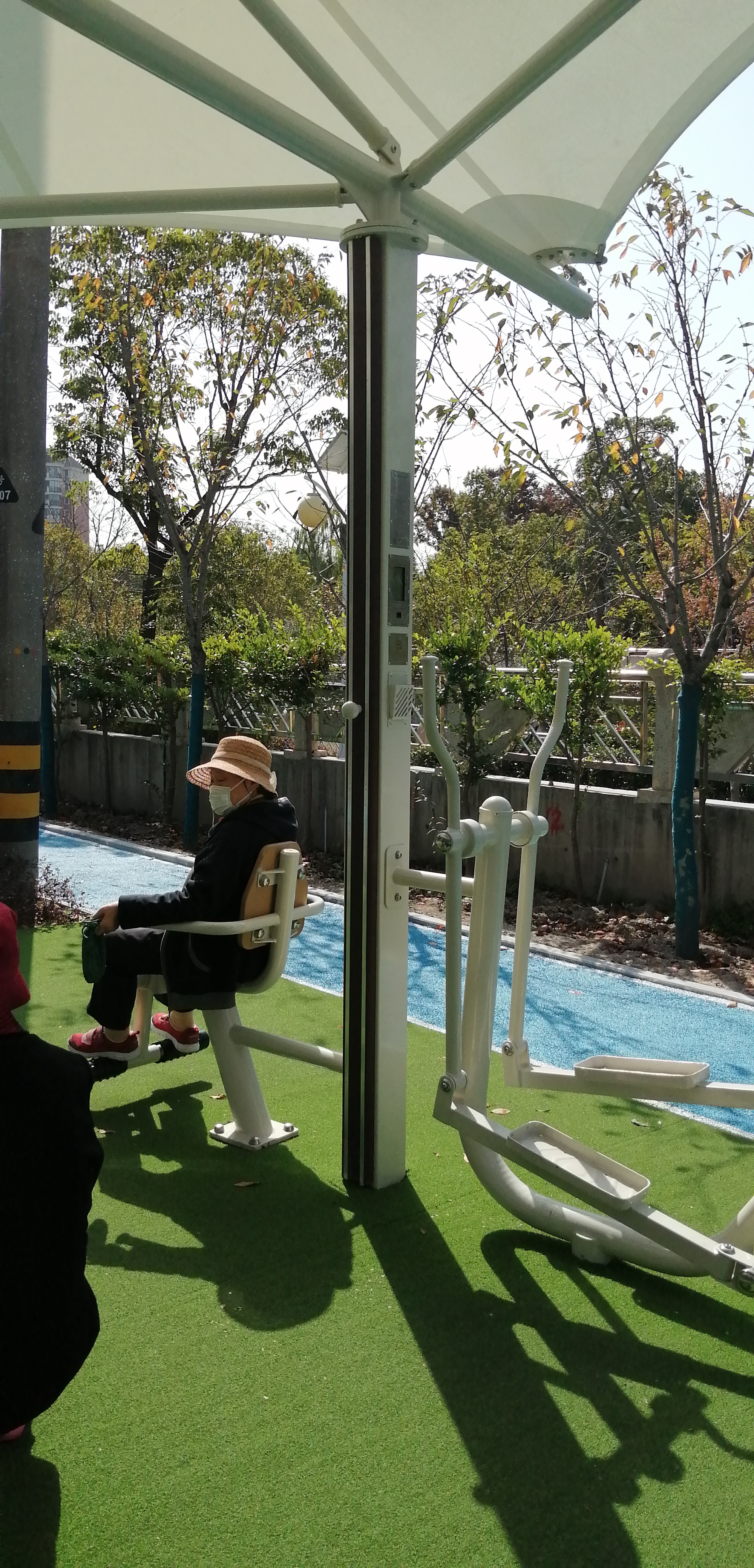 互動式坐蹬推拉訓(xùn)練器