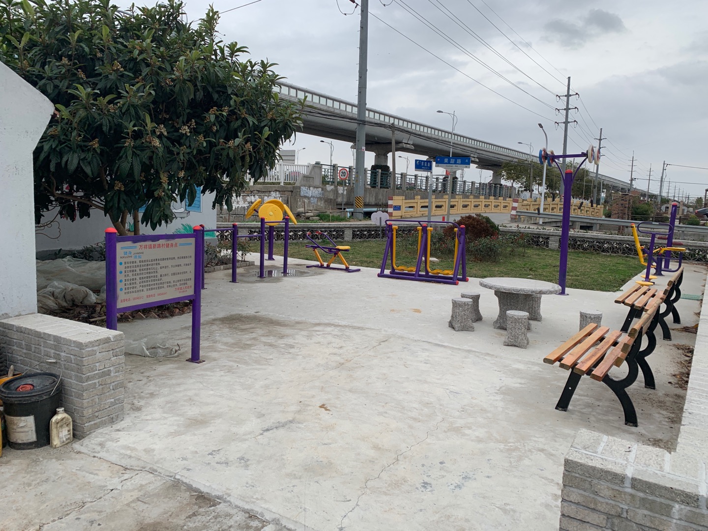萬(wàn)祥鎮(zhèn)新路村健身點(diǎn)