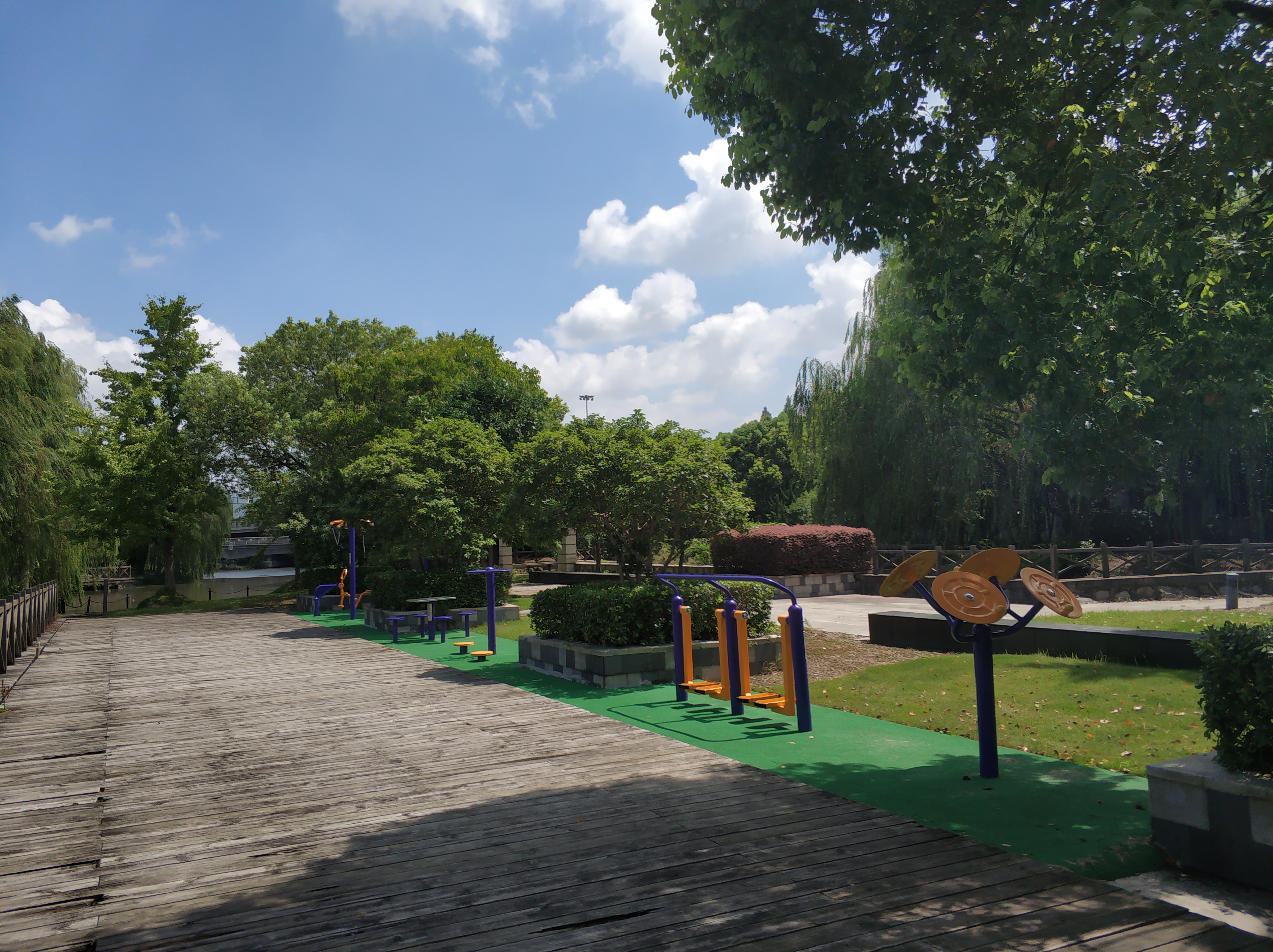 青松社區(qū)市民益智健身點