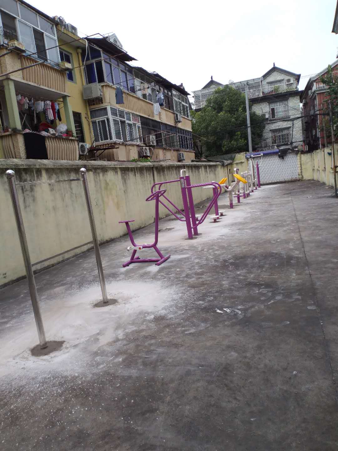 閔行區(qū)華漕鎮(zhèn)紀(jì)王居委紀(jì)源路健身點(diǎn)