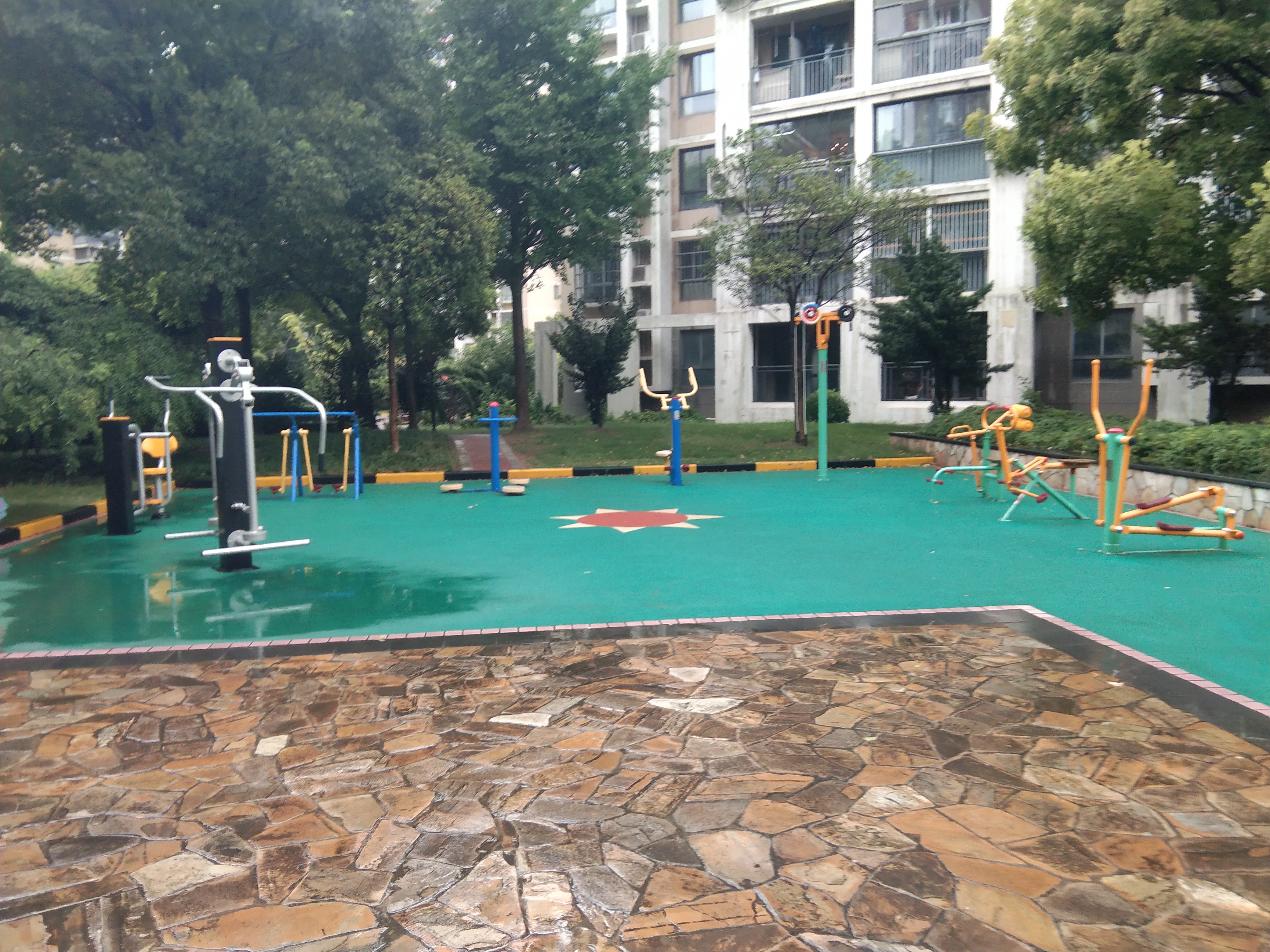 世博二居B健身苑點