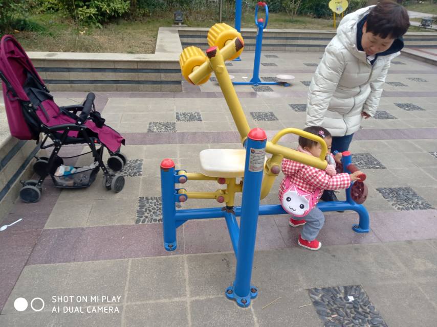 自重腰腹鍛煉器