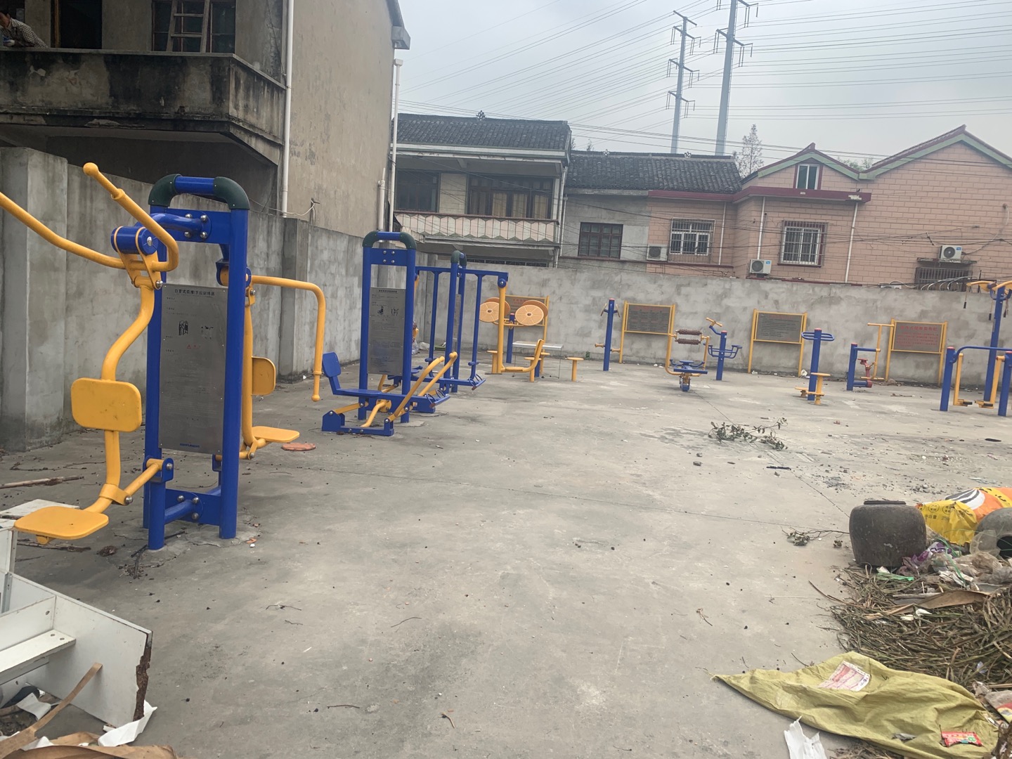 浦東新區(qū)高東鎮(zhèn)先鋒村村民委員會(huì)健身苑點(diǎn)1