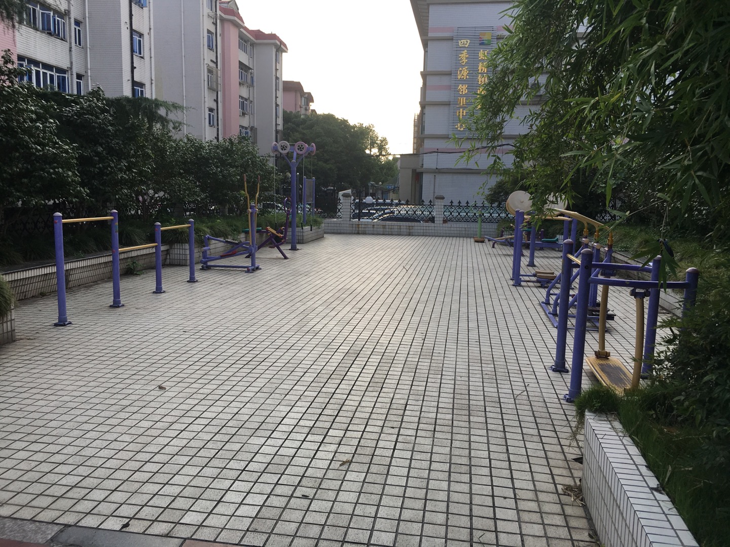 西郊居委西郊公寓（南塊）健身點(diǎn)