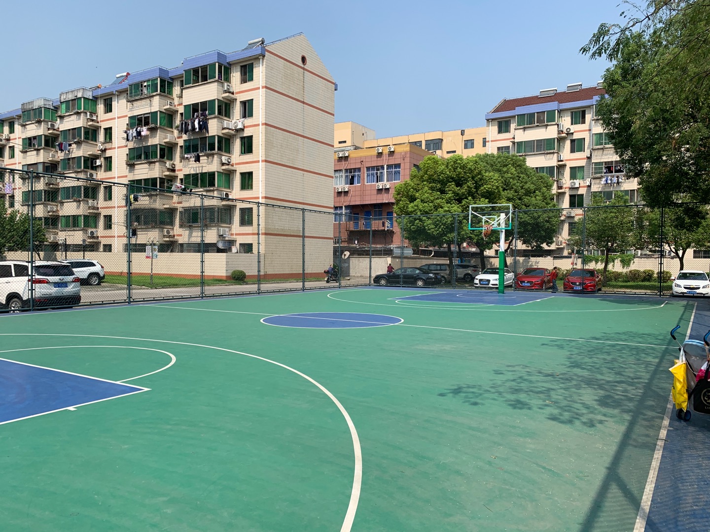 藍(lán)天五村籃球場