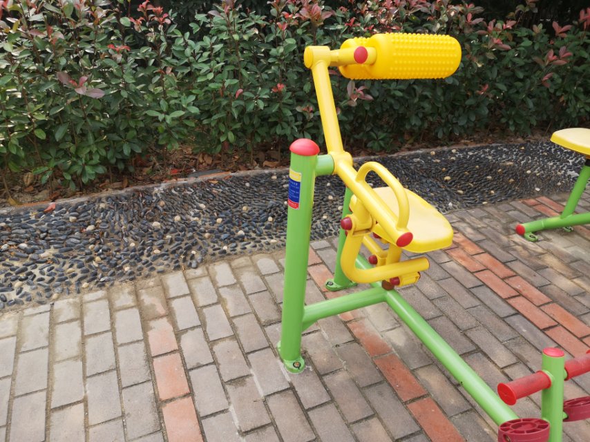 自重腹背鍛煉器