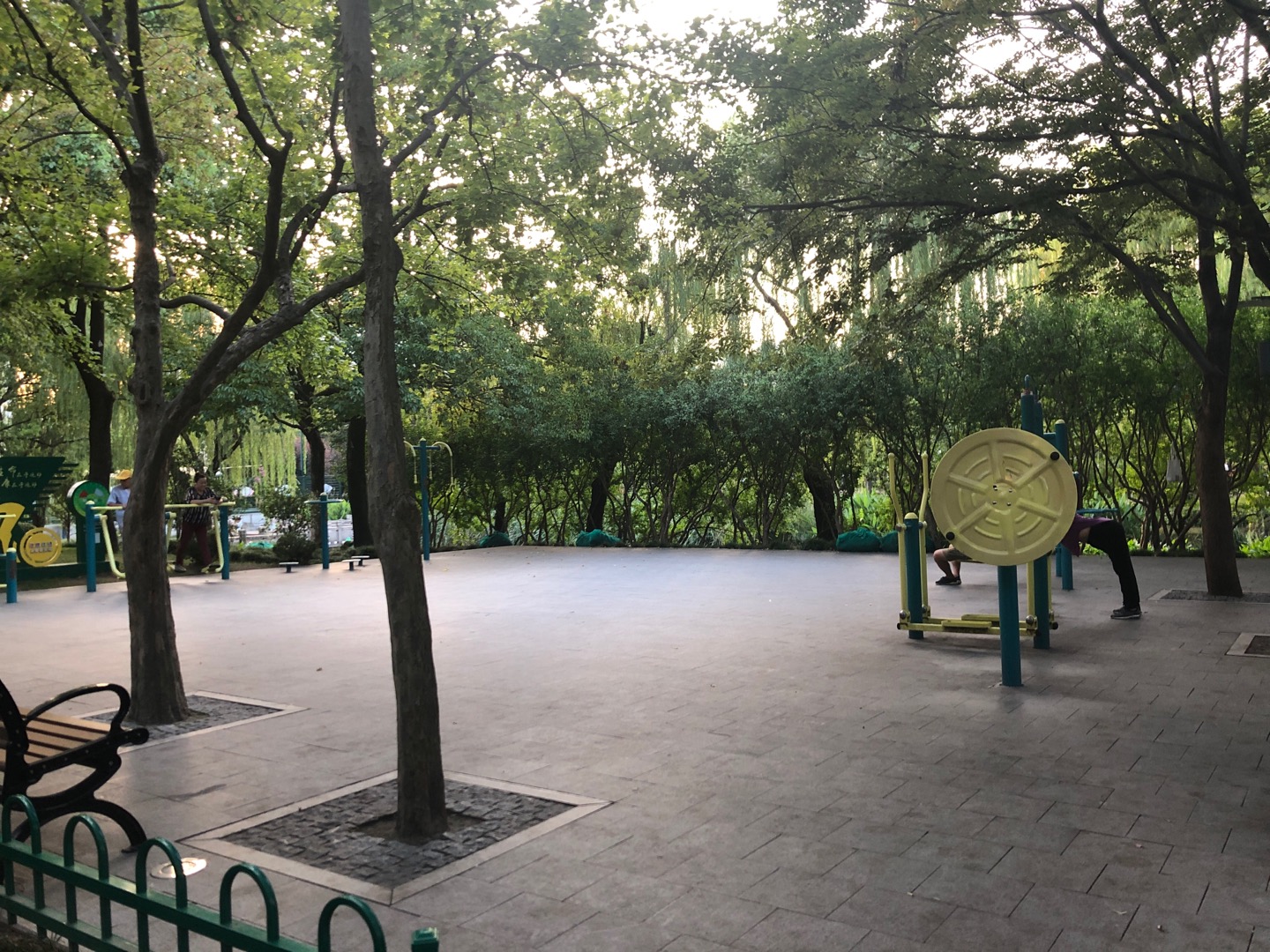 新成公園健身點