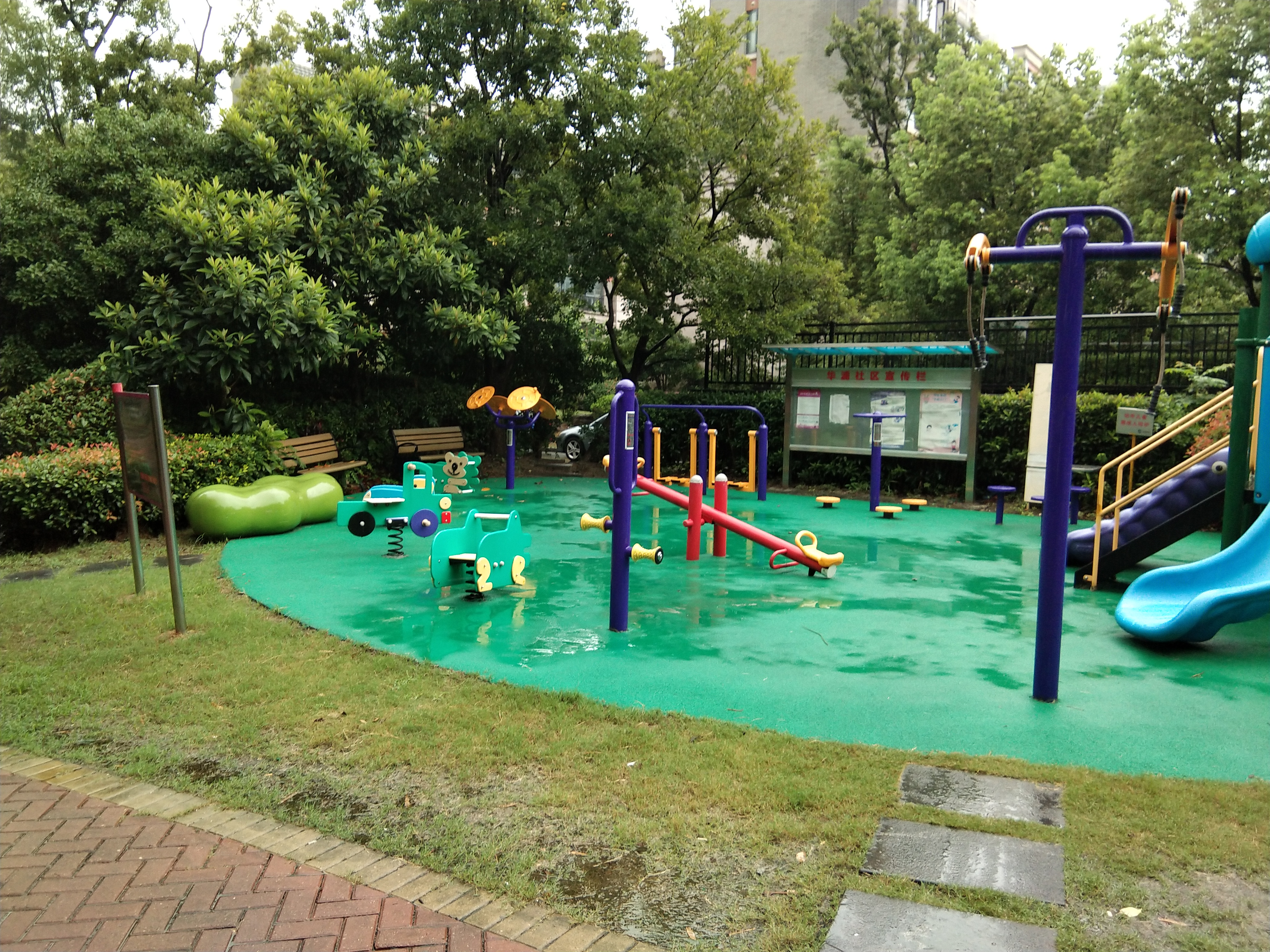 華浦社區(qū)新城健身點(diǎn)