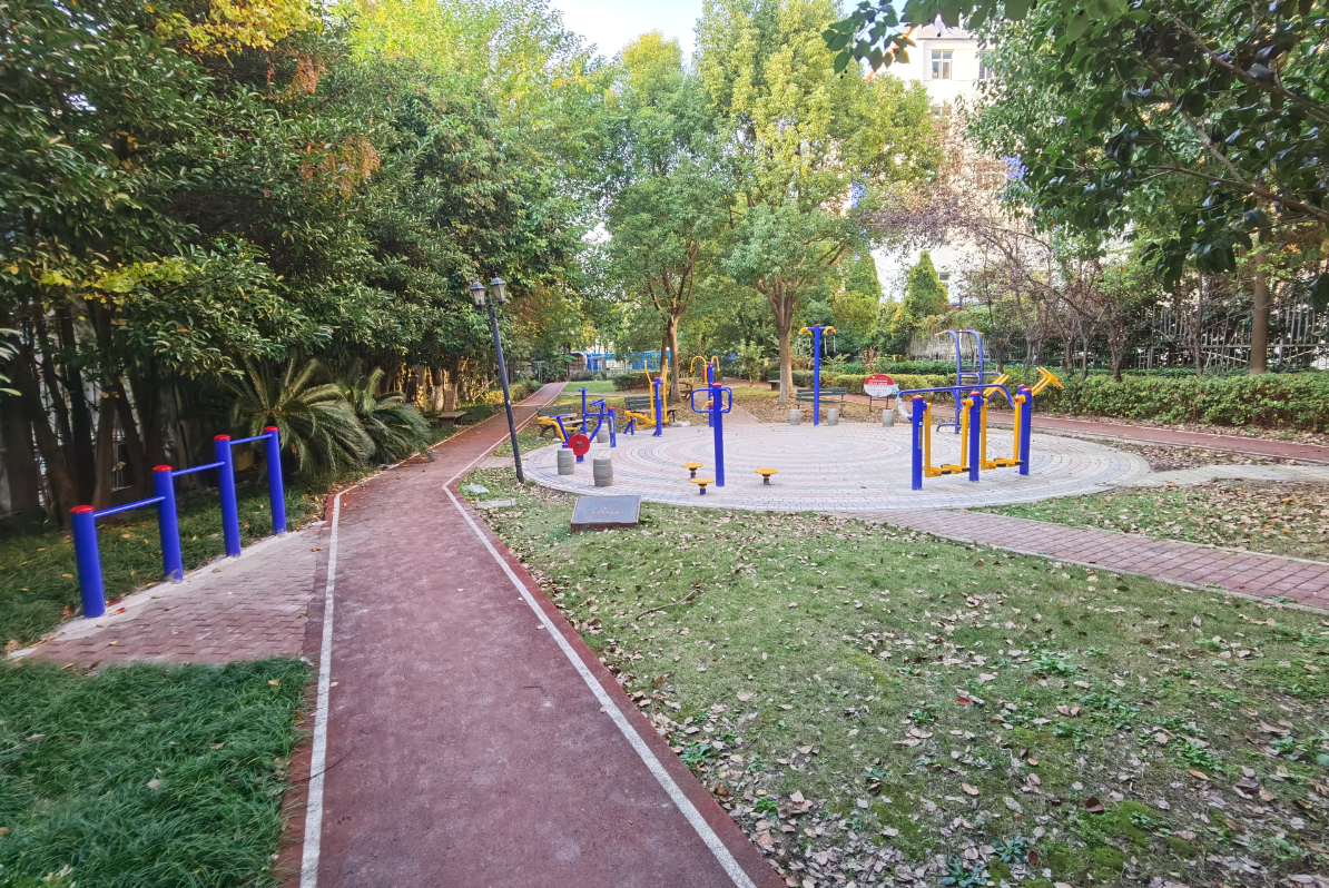 高行鎮(zhèn)華高二居健身苑點1