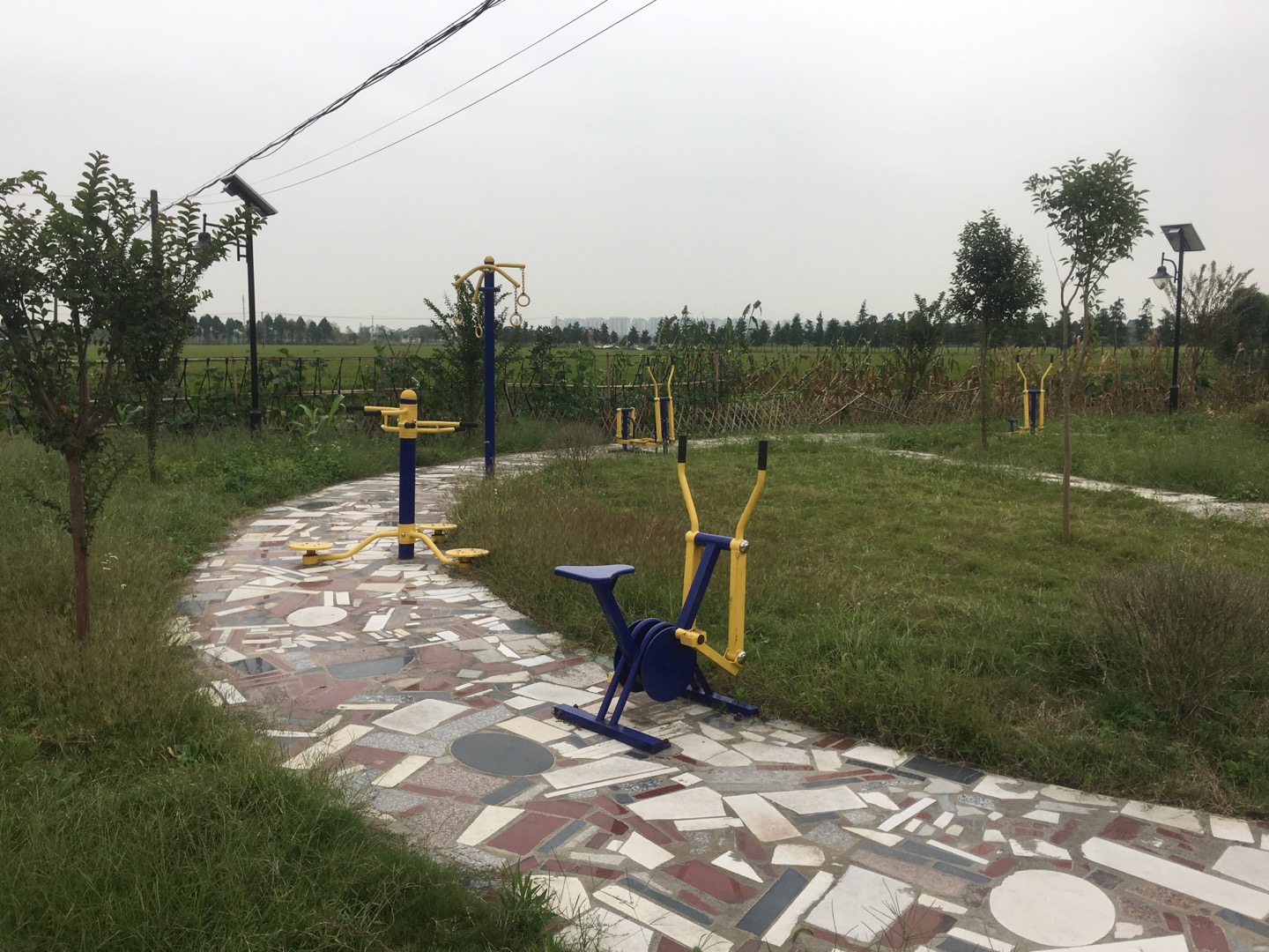 八字橋村萬(wàn)介隊(duì)健身點(diǎn)