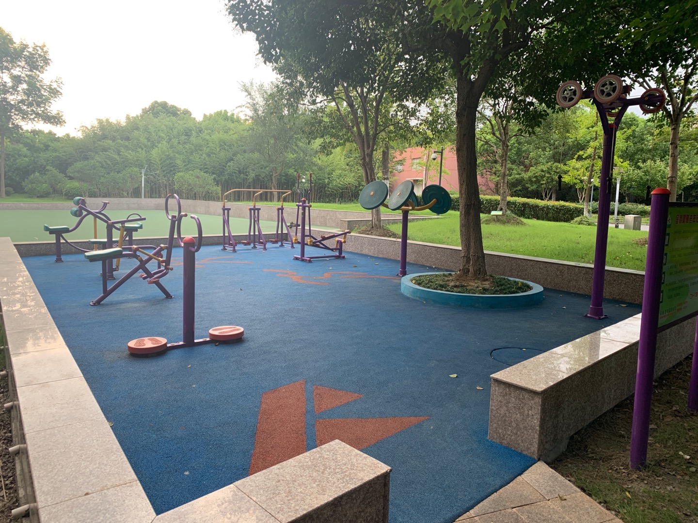 金秋晨曦老年公寓健身點