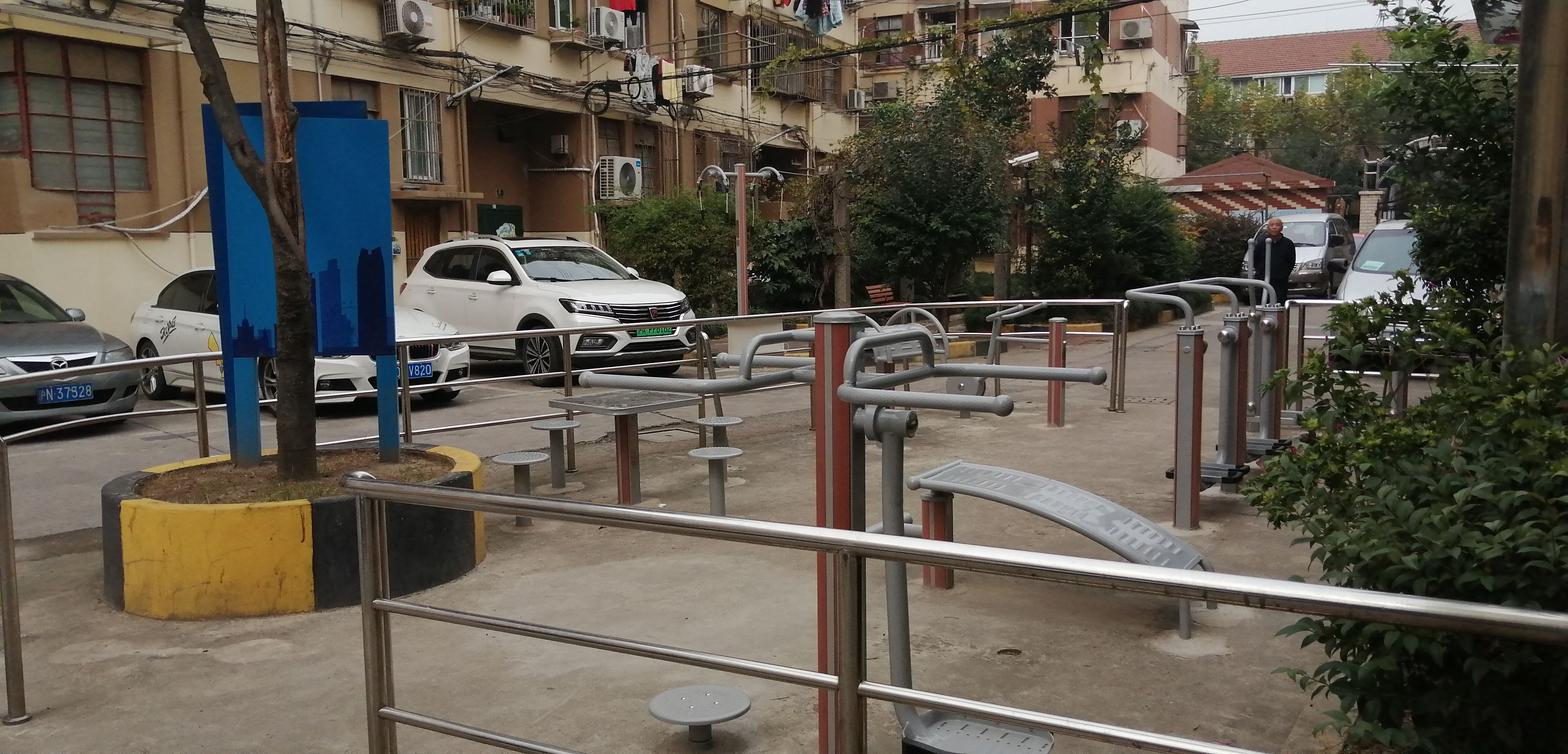 靜安區(qū)芷江西路街道洪南山居委健身點(diǎn)（南山路151弄）