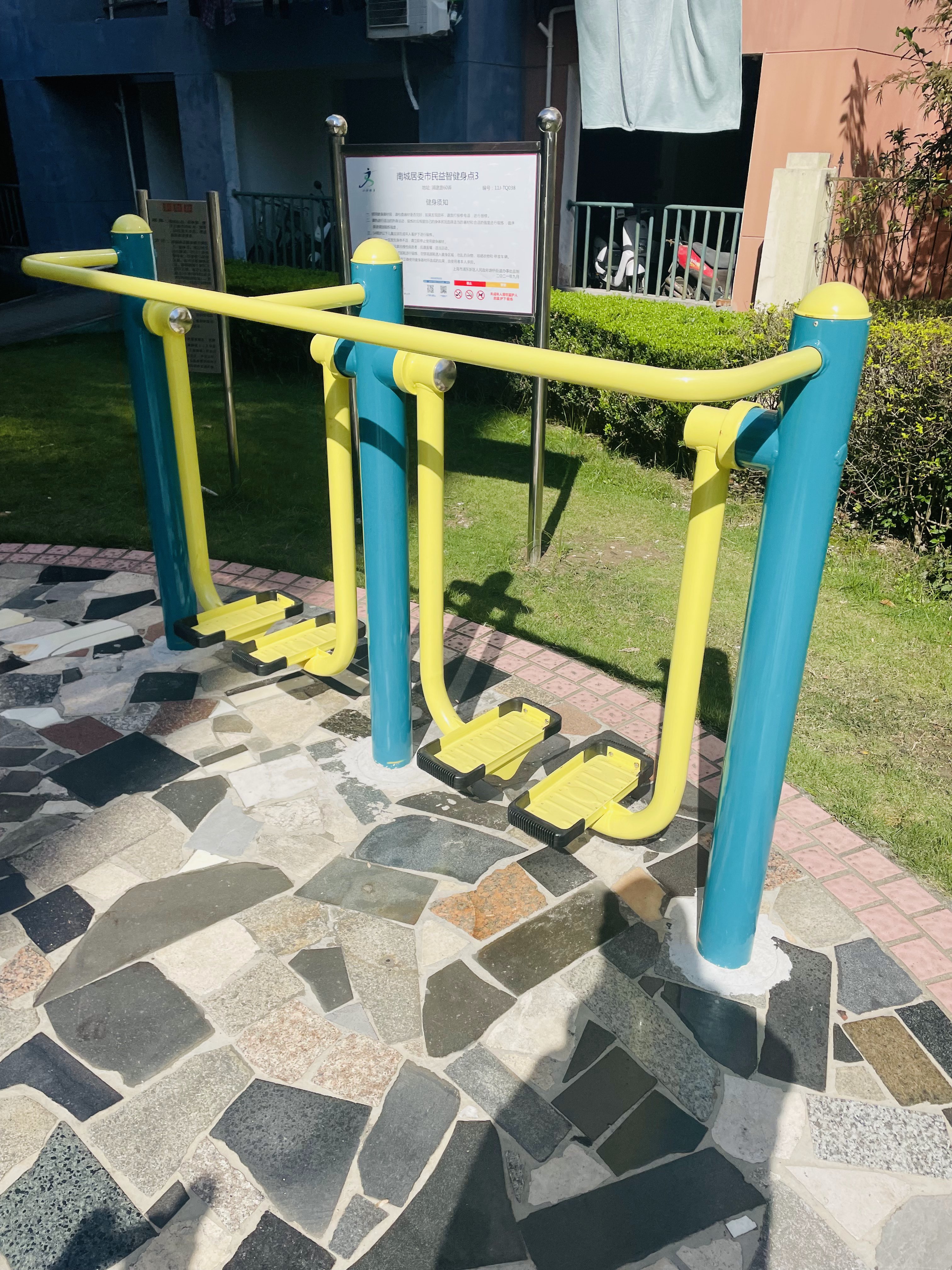 二位智能太空漫步機(jī)