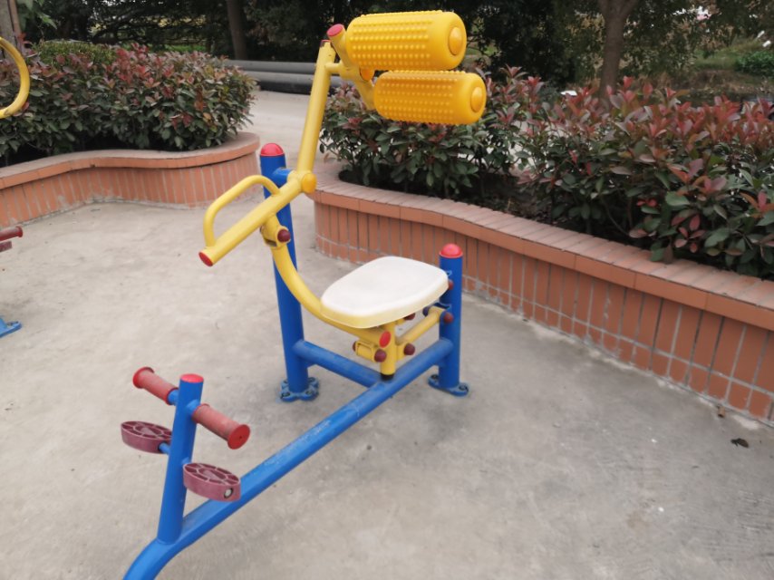 自重腹背鍛煉器