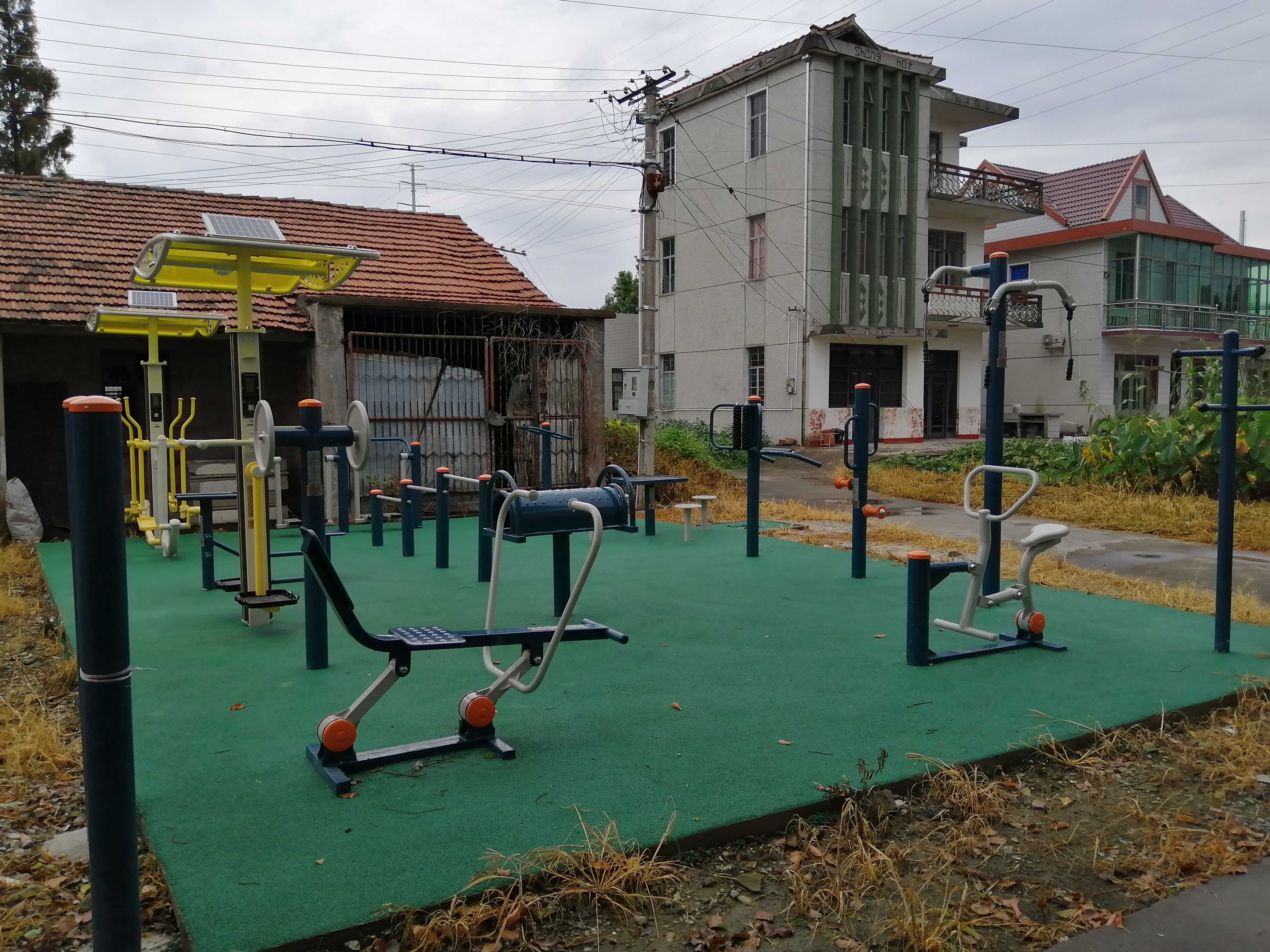 松江區(qū)新橋鎮(zhèn)新育西區(qū)市民益智健身點(diǎn)