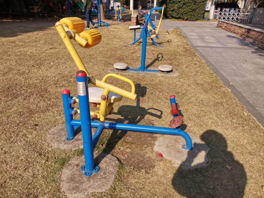 自重腰腹鍛煉器