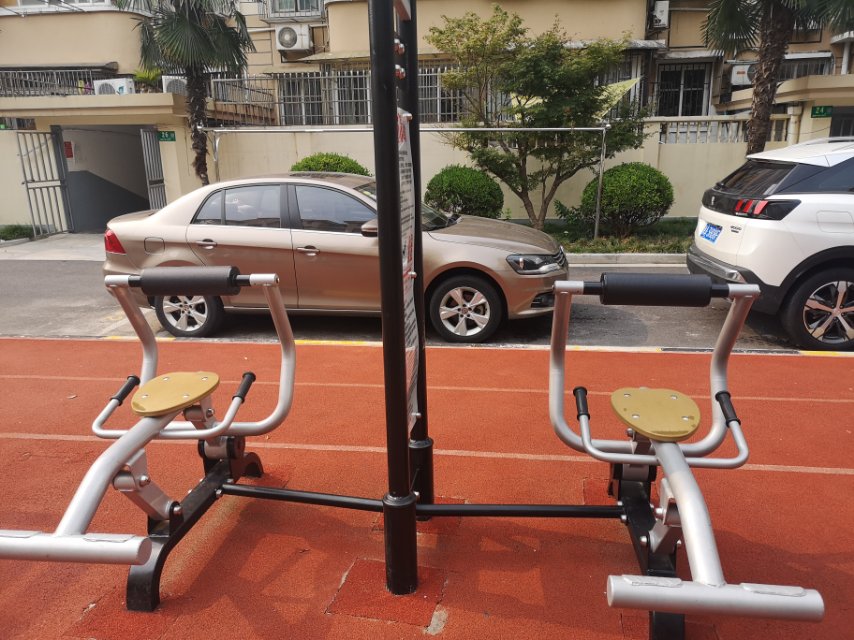 自重式背部訓(xùn)練器