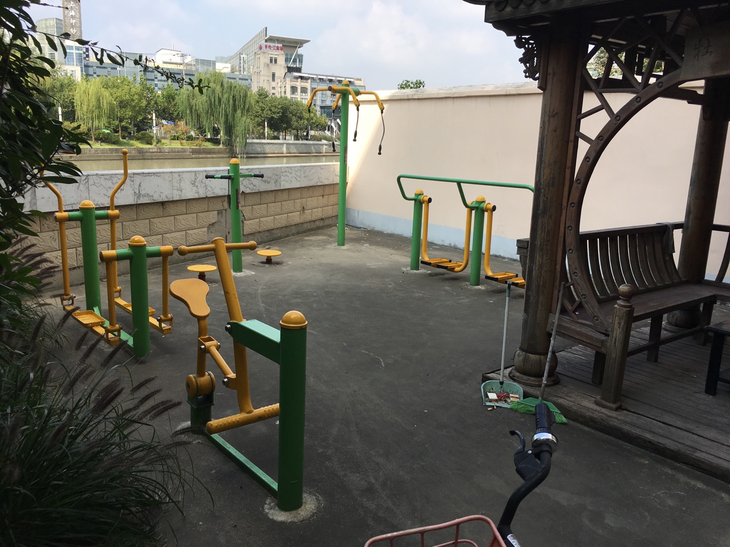 萬后小區(qū)市民益智健身苑點