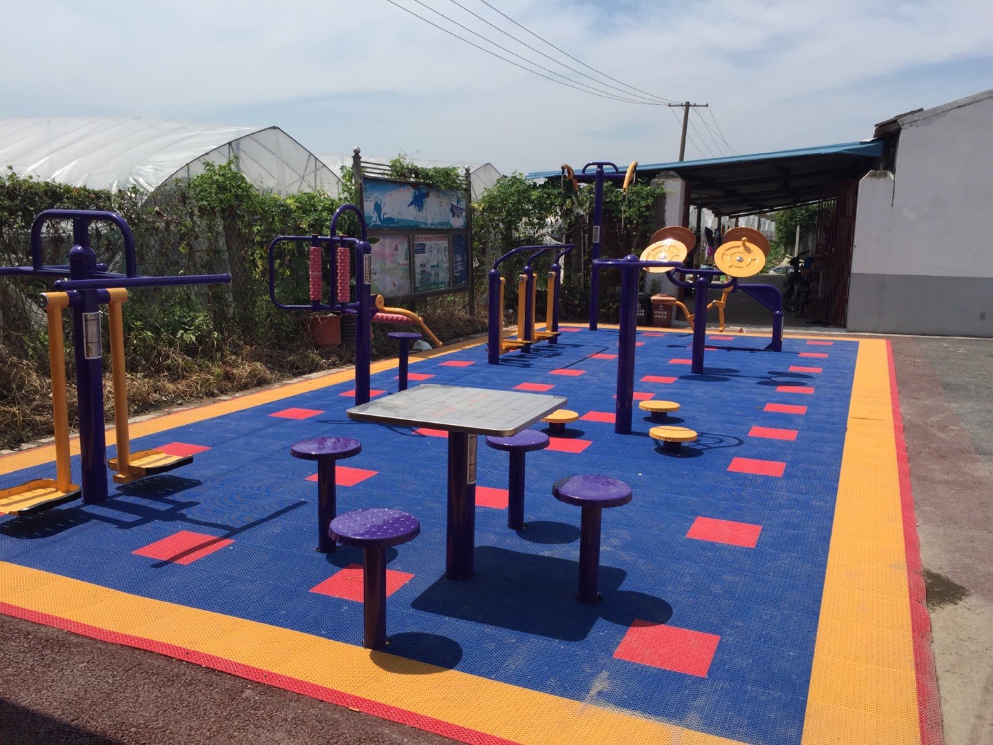 新苗村薄家健身點