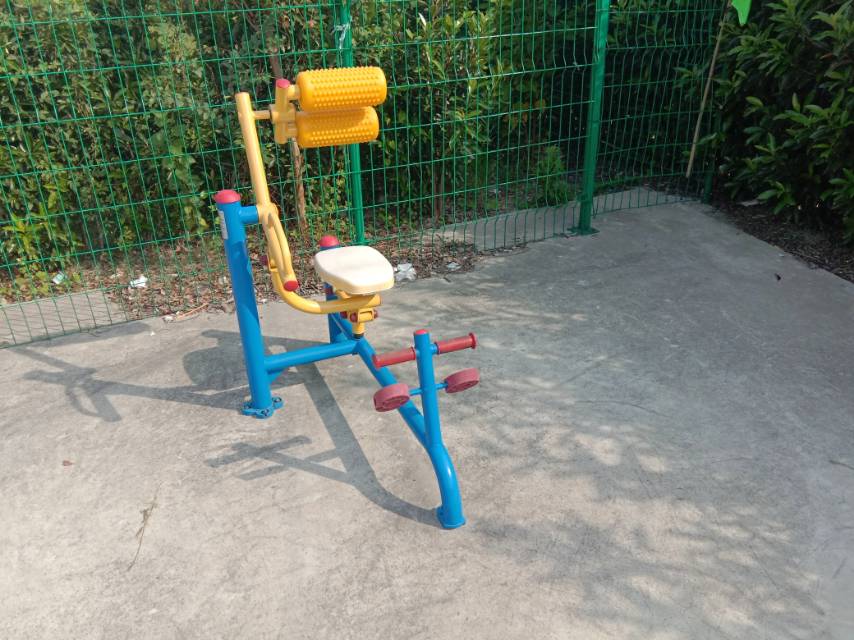 自重腹背鍛煉器