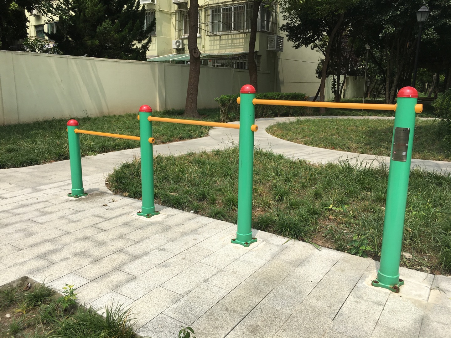 多聯(lián)壓腿架