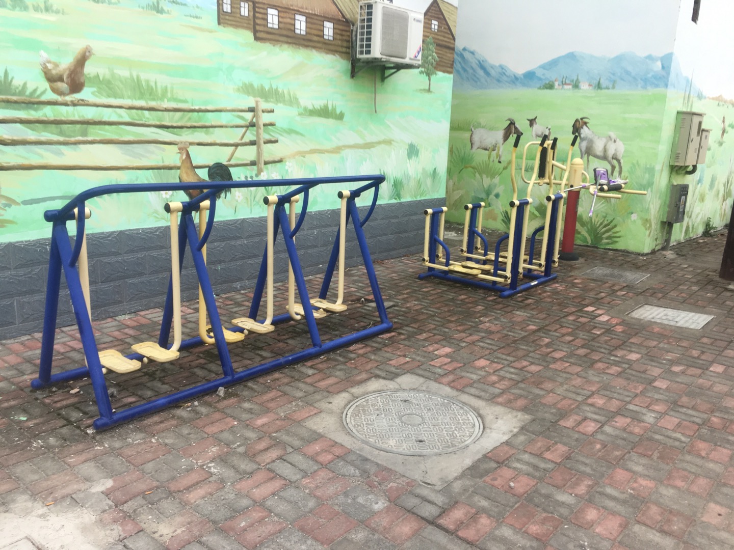 老港鎮(zhèn)欣河村民委員會(huì)鐵橋老年活動(dòng)室健身苑點(diǎn)