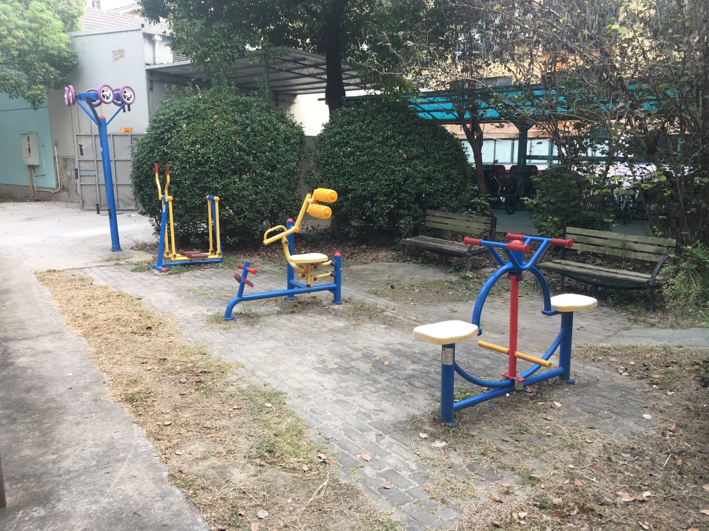 潤(rùn)江花苑健身點(diǎn)南