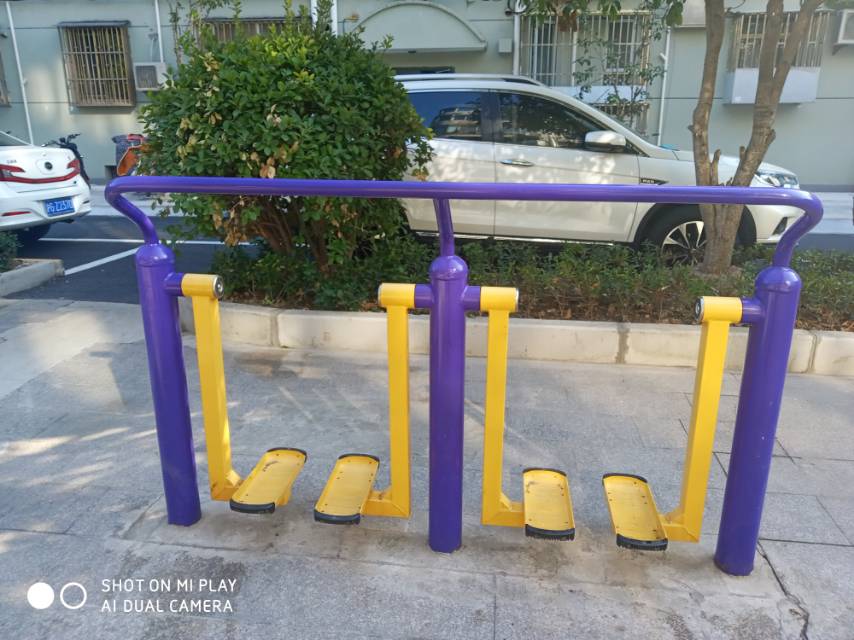 雙位太空漫步機