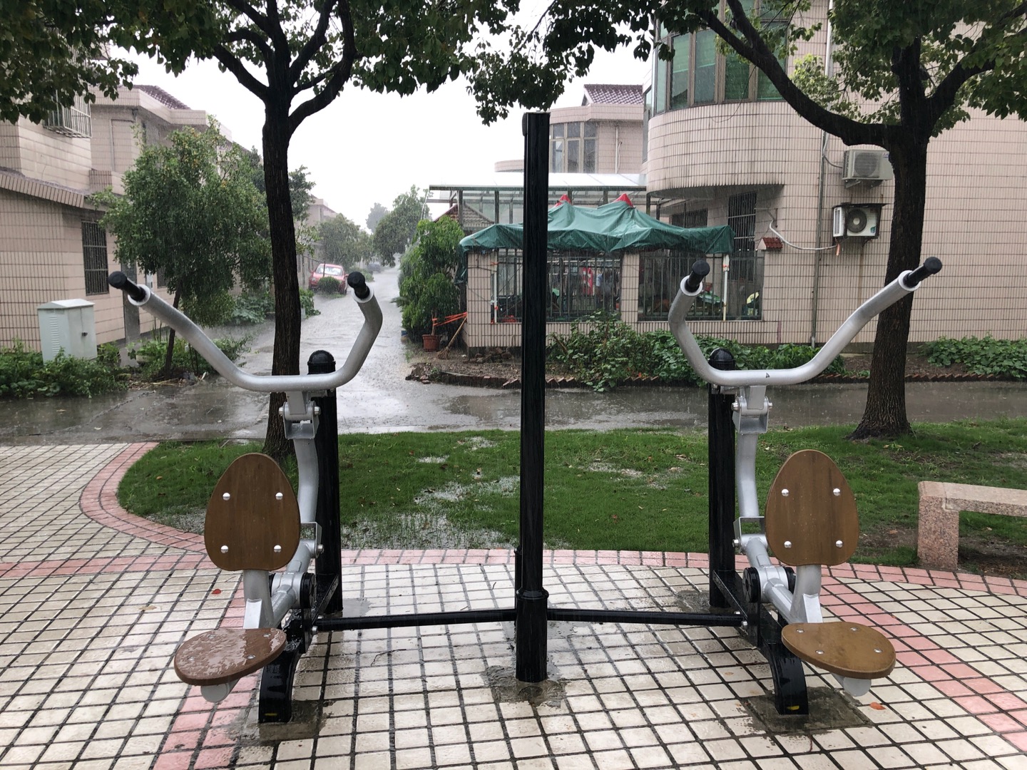 自重式高拉訓(xùn)練器